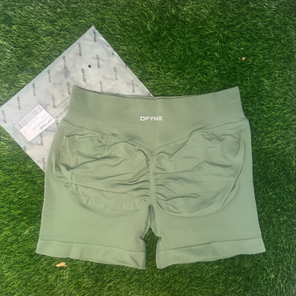 Dfyne impact shorts 4.5" pistachio large